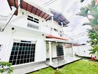 (S757) Luxury Two Storey House For Rent in Pita Kotte