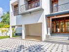 (S915) Modern House for Sale Battaramulla Waters Edge