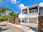 (S915) Modern House for Sale Battaramulla Waters Edge