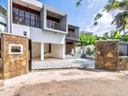 (S915) Modern House for Sale Battaramulla Waters Edge