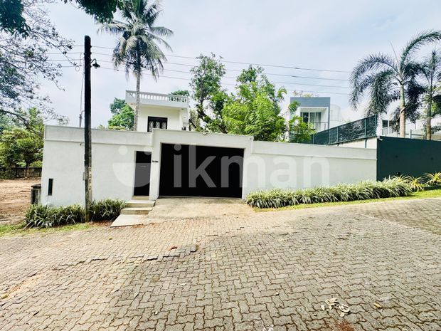 (S967) Two Storey House For Sale in Thalawathugoda