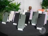 Samsung Galaxy S23 256GB LINE LCD (Used)