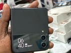Samsung Galaxy Z Flip 4 (Used)