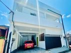(SDS-660) ​​Valuable Three Storey House for Sale in Rathmalana
