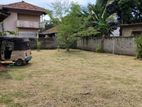 Seeduwa, Liyanagemulla 27 Perches Land with a 4 Bed rooms House for Sale