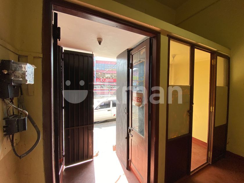 Shop house for sale in Punchi Borella Junction ikman