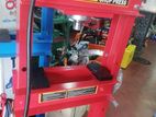 Shop Press Hydraulic 30 Ton Machine