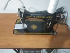 SINGER DOMESTIC SEWING MACHINE