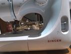 Singer Sewing Machine 565