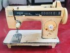 Singer Sewing Machine (972)