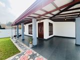Single-Storey House for Sale in Weliveriya