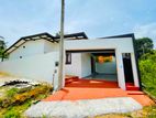Single Story House for Sale in Athurugiriya