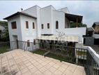 Solar powered Luxury House Rent In Thalawathugoda - 3912U