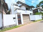 Spacious 3-Storey Family Home for Rent – Thalawathugoda