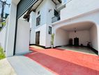 Spacious 4-Bed House Nugegoda