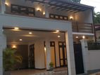 Spacious 4-Bedroom House for Sale in Athurugiriya