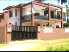 Spacious 4-Bedroom House in Battaramulla