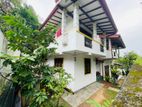 Spacious 5-Bedroom House in Kadawatha