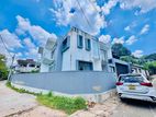 Spacious 5 Br Villa for Sale in Nugegoda