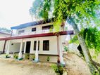 Spacious 6-Bedroom House in Boralesgamuwa