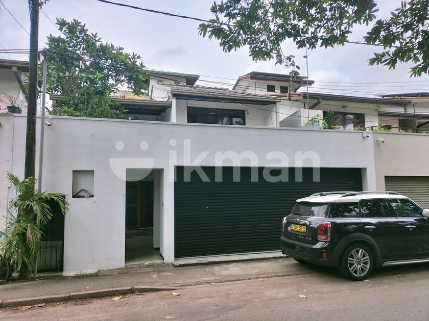 Spacious Build House Sale in colombo ikman
