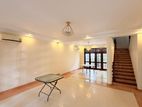 Spacious Commercial Property for Rent in Colombo 7 (EM245RN)