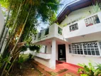 Spacious House with Studio Apartment Close to Parliament Rd, Kotte