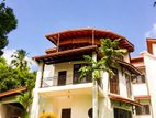 Spacious Luxury House In Talawatugoda