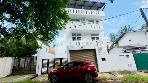 (SR1481) Modern Luxury House for Rent in Thalawathugoda, Colombo