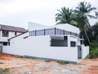 Stylish 3-Bed Home Near Cargills Main Road Athurugiriya