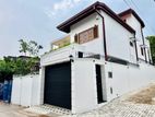 Stylish 3-Storey Family Home with Garden & Garage – Kohuwala Heartbeat