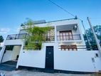 Stylish Modern Home with Rooftop Scenic for Sale Athurugiriya