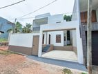 සුඛෝපභෝගී දෙමහල් නිවස විකිණීමට PILIYANDALA MADAPATHA ROAD