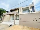 Super Luxury 2-Story Home with Rooftop – Kesbewa