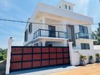 Super Luxury 3 Storey House for Sale in Piliyandala