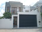 Super Luxury Brand New House In Athurugiriya