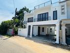 super luxury Brand New solid Modern House-piliyandala kottawa
