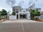 super luxury family house for sale in athurugiriya