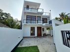 Super Luxury Three Storey House for Sale Piliyandala