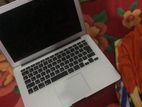 Apple MacBook