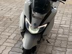 Suzuki Burgman 125 white 2025