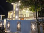 Swimming Pool with Luxury House Piliyandala