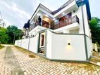Thalawathugoda: 2-Story Luxury House on Hokandara Rd - 5 Beds, 4 Baths
