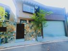 Thalawathugoda – Brand New 3 Storied House