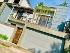 Thalawathugoda Elegant Two Storey House with Rooftop (Ref: H2249)