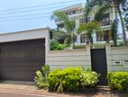 thalawathugoda large garden with house for sale