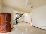 Three-Storey House for Rent in Piliyandala. gonamadiththa