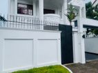Three Storey Luxury House for Rent in Colombo 05