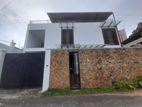 Three Storied House For Rent In Colombo 04