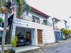 💁 Three story luxury house for rent in hokandara road Thalawathugoda